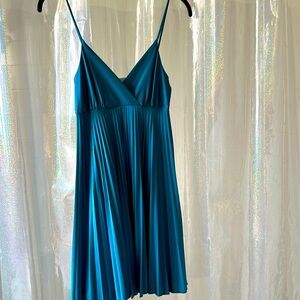 Super flattering dress!